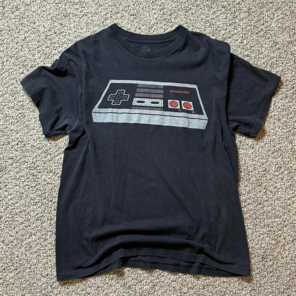 Vintage NES controller graphic tee Size Large